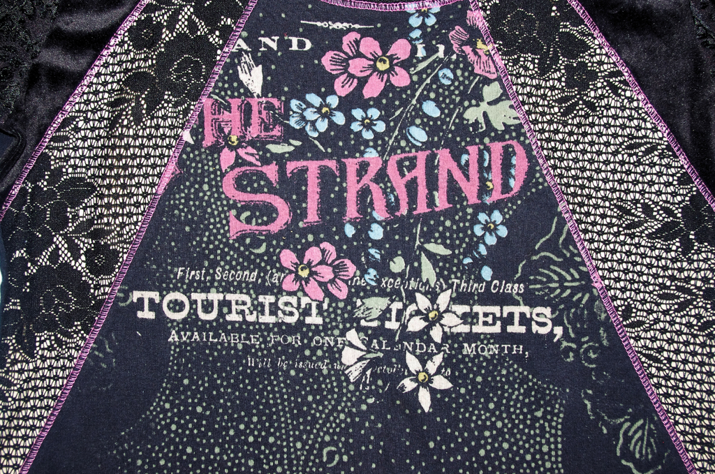 Y2K Edista Floral Lace Velvet Top